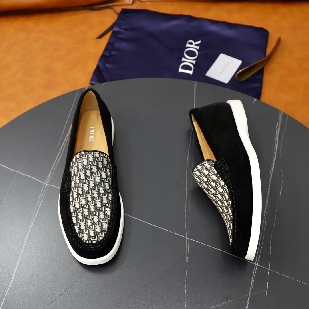 Ex-factory price: 540🙅‍♂️🙅‍♂️🙅‍♂️ Brand: Dior DIOR Standard code: Men's code 38/44 (45 can be customized) Grade: Same as the official website Material: Original cowhide stitching, cowhide lining, original TPU wear-resistant soft outsole Style categories: Leisure and sports version, footwear for driving, young fashion, European and American trends, British style Color: actual picture color
